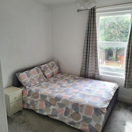 A Private & Beautiful Bedroom With Shared Bathroom In The Heart Of Bournemouth Exterior photo